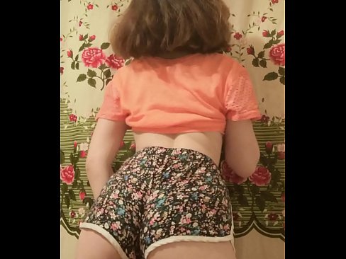 ❤️ Una ghjovana sexy si spoglia i pantaloncini davanti à a camera ❤❌ Cazzo à porn co.ttsex.ru ☑